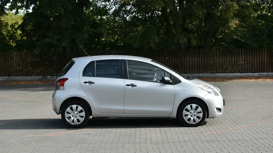 TOYOTA Yaris -