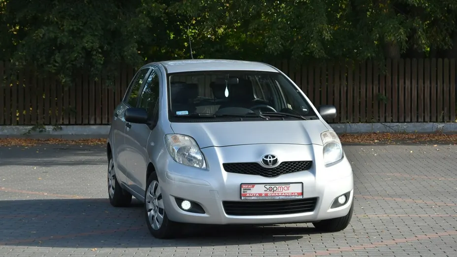 TOYOTA Yaris -