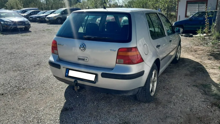 VOLKSWAGEN Golf -