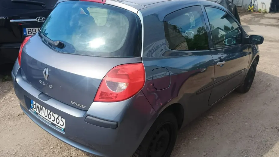 RENAULT Clio -