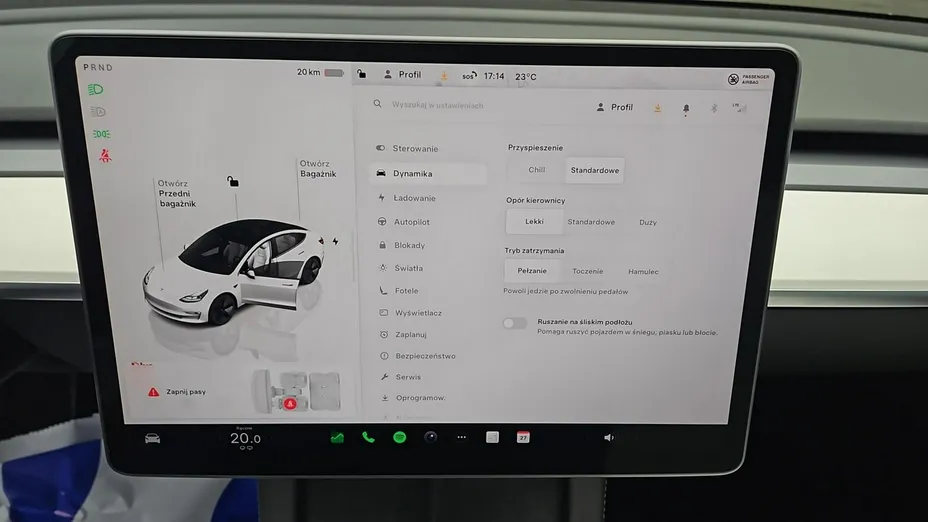 TESLA Model 3 -