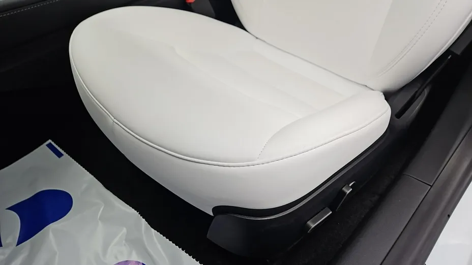 TESLA Model 3 -
