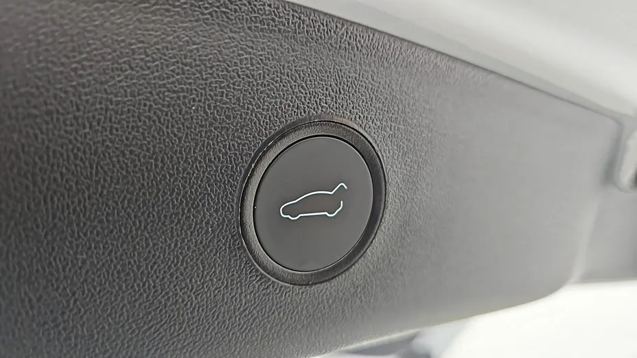 TESLA Model 3 -