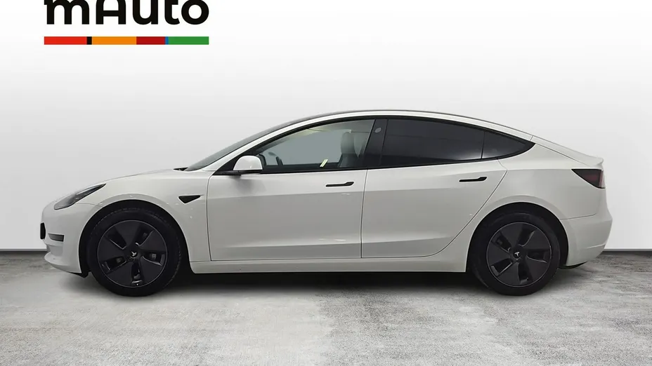 TESLA Model 3 -