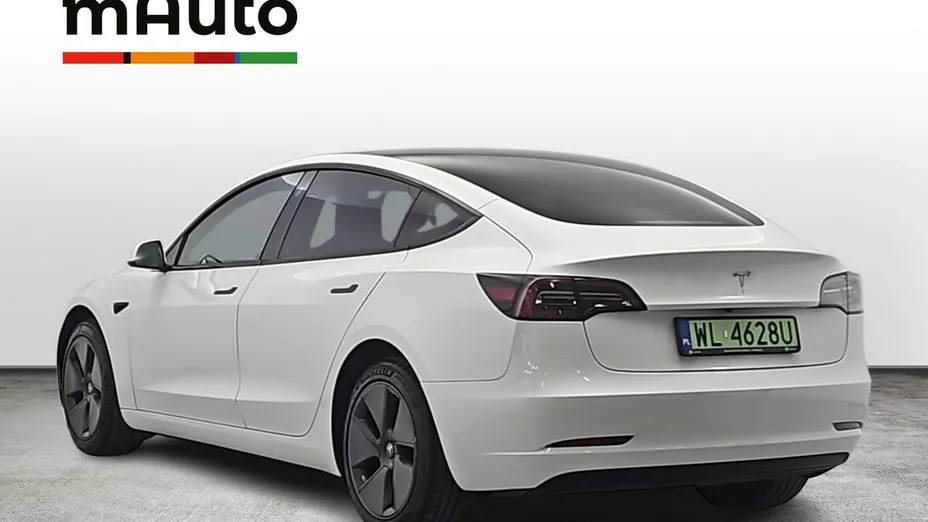 TESLA Model 3 -