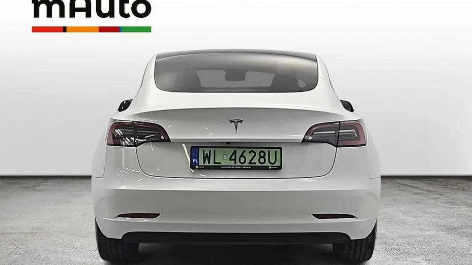 TESLA Model 3 -