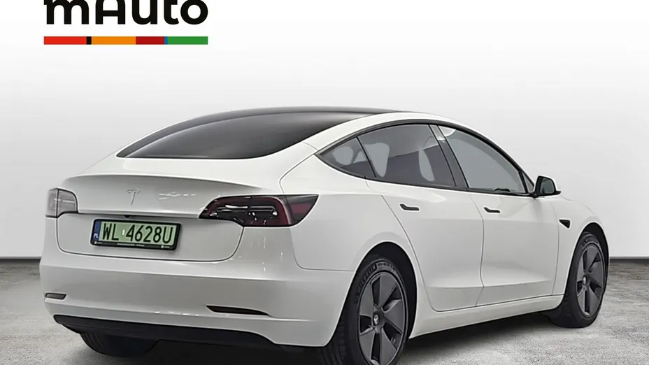 TESLA Model 3 -