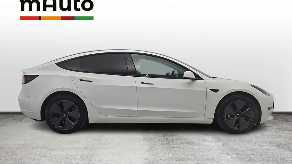 TESLA Model 3 -