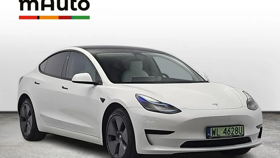 TESLA Model 3 -