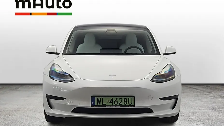 TESLA Model 3 -