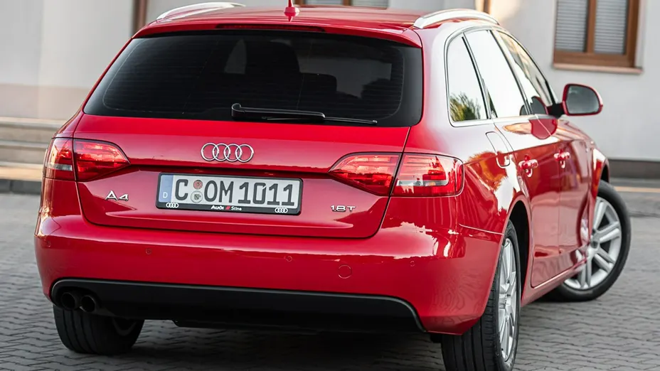 AUDI A4 -