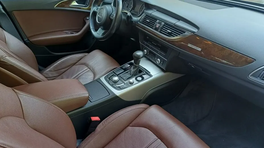 AUDI A6 -