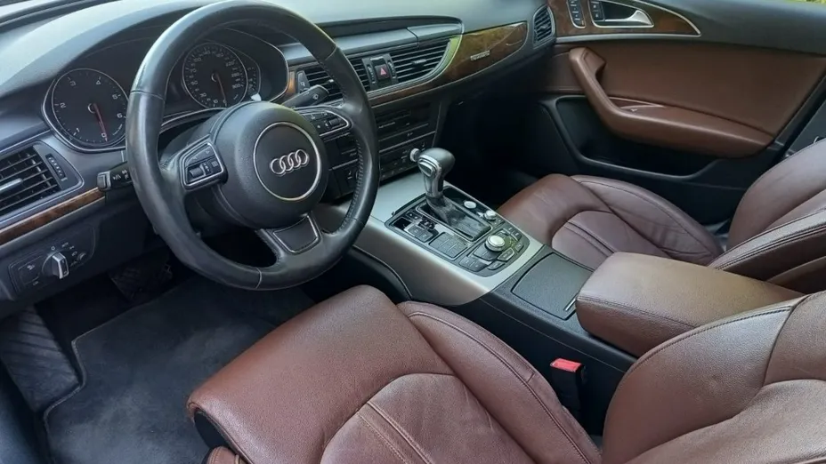 AUDI A6 -
