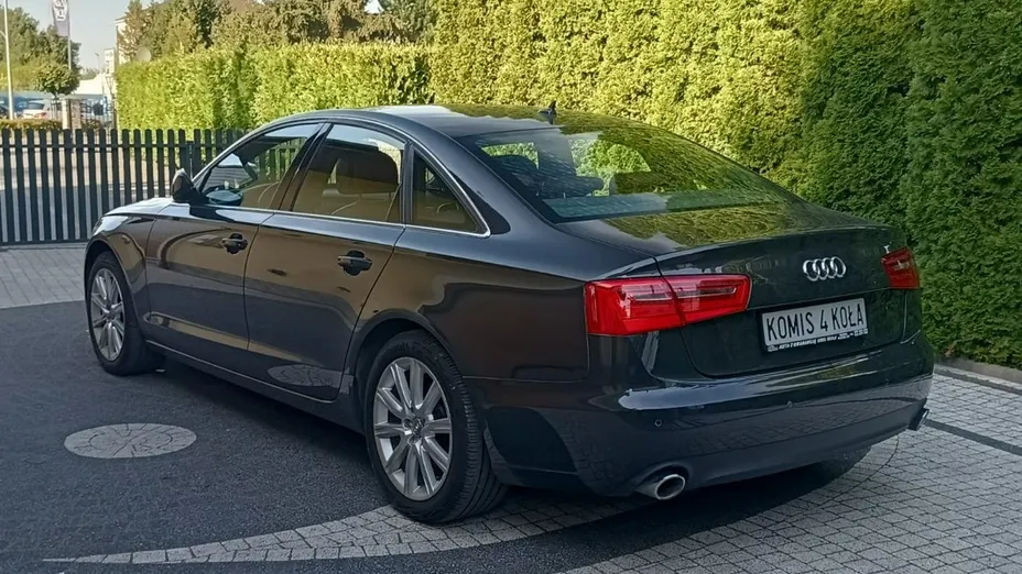 AUDI A6 -