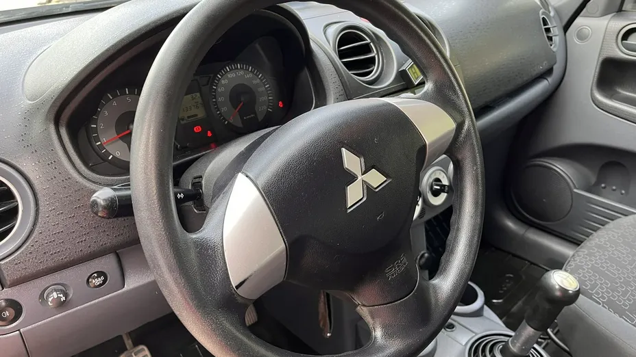 MITSUBISHI Colt -