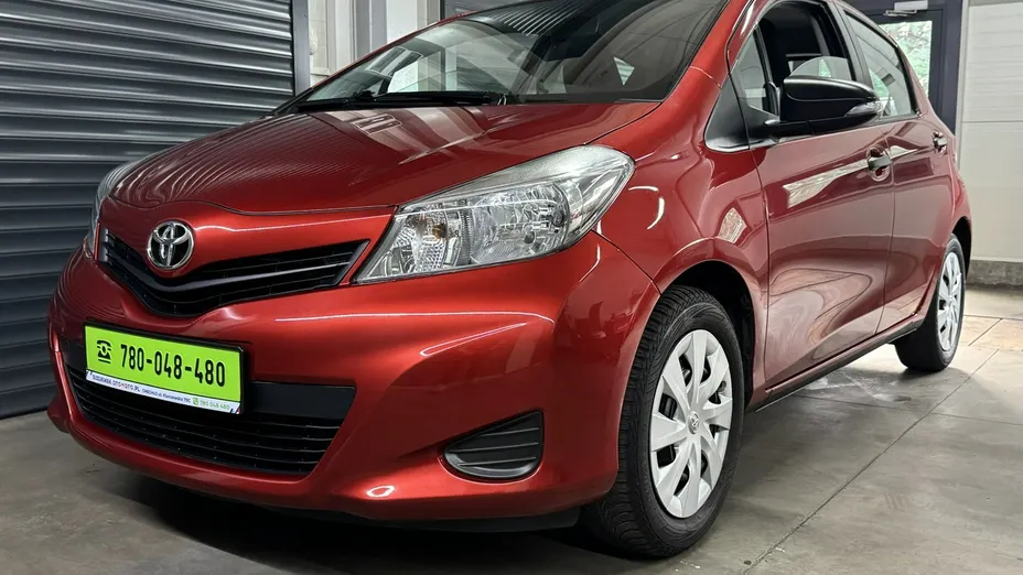 TOYOTA Yaris -
