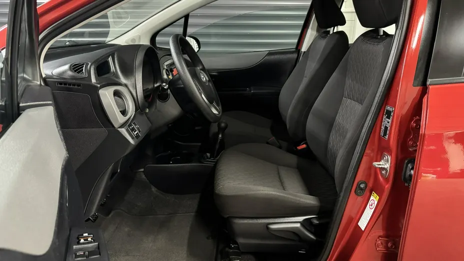 TOYOTA Yaris -