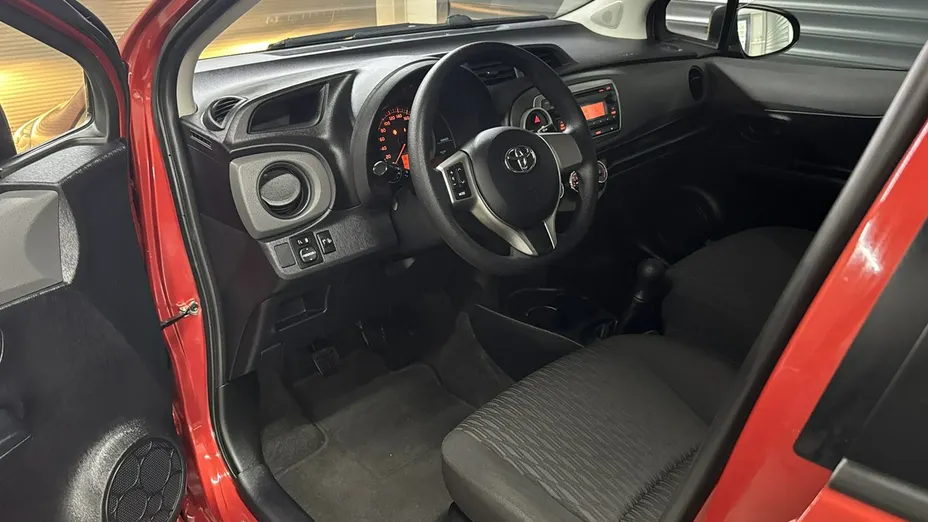 TOYOTA Yaris -