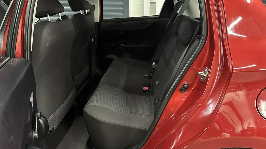 TOYOTA Yaris -