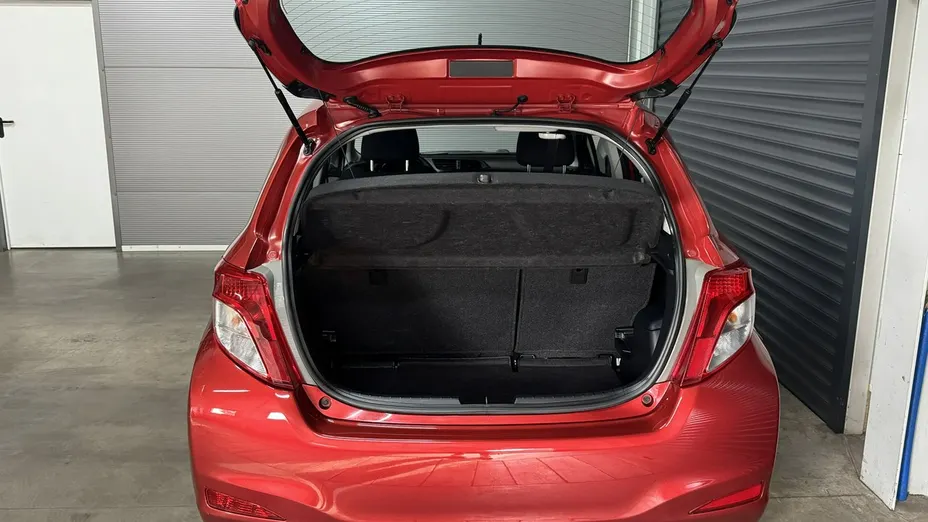 TOYOTA Yaris -