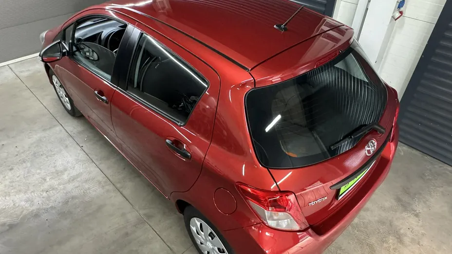 TOYOTA Yaris -