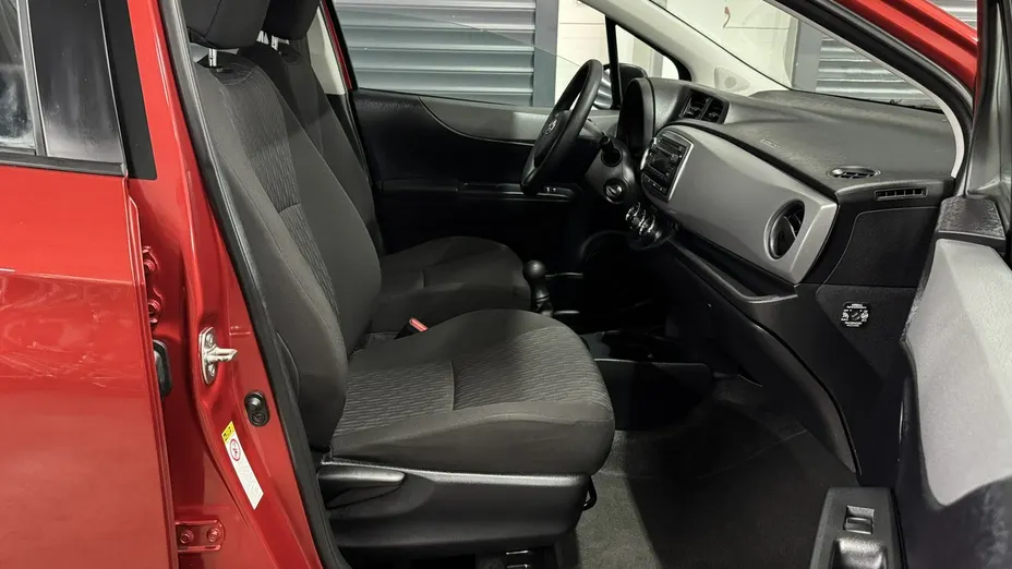 TOYOTA Yaris -