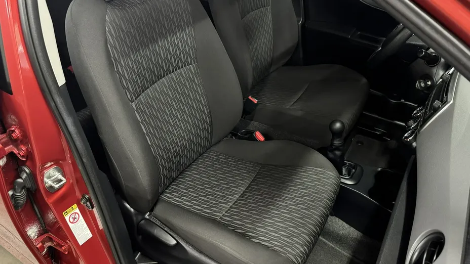 TOYOTA Yaris -