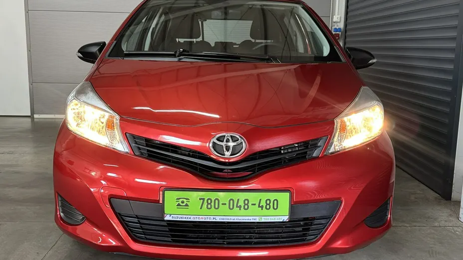 TOYOTA Yaris -