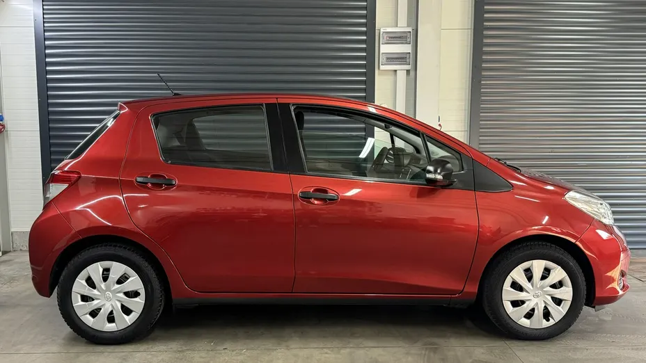 TOYOTA Yaris -