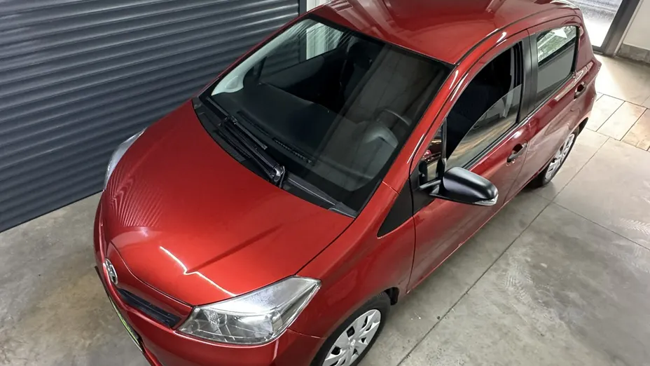 TOYOTA Yaris -
