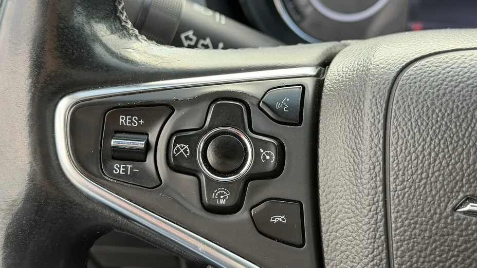 OPEL Insignia -