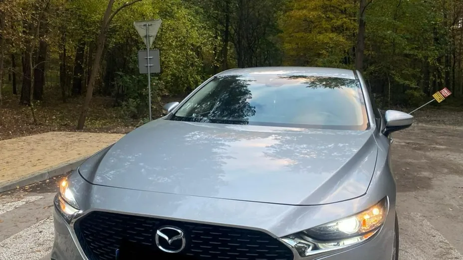 MAZDA 3 -