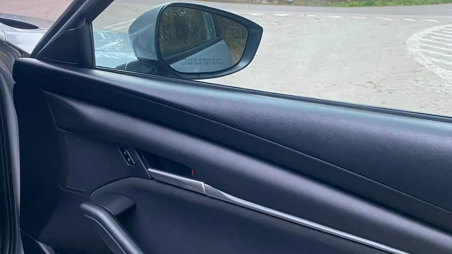 MAZDA 3 -
