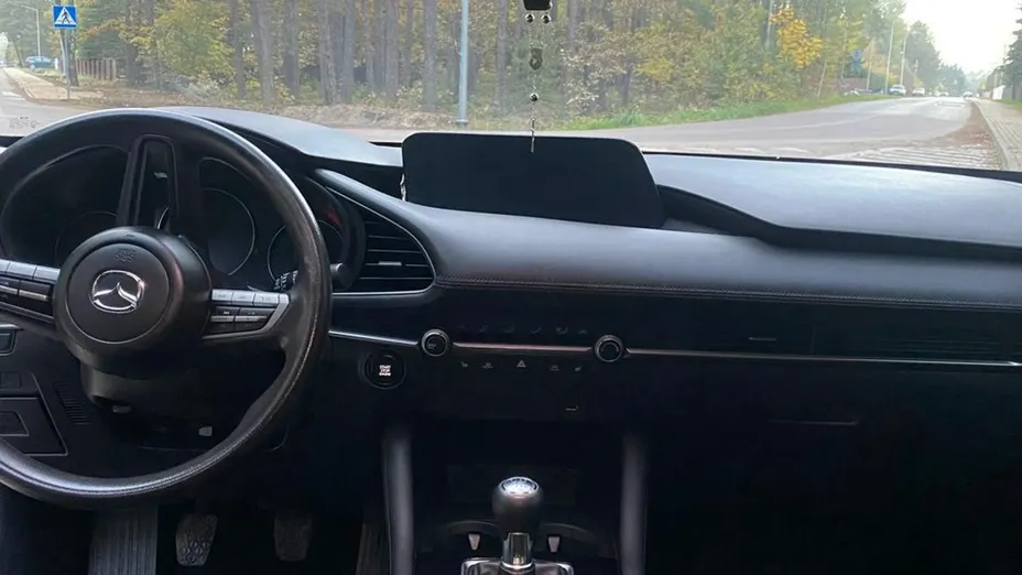 MAZDA 3 -