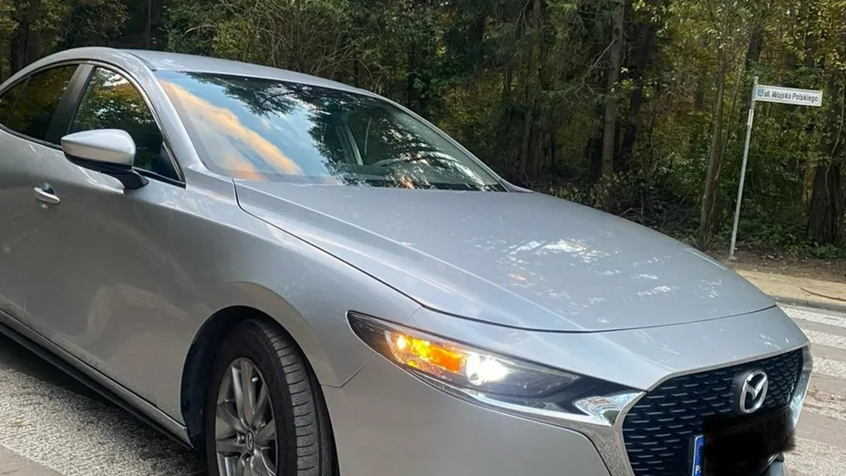 MAZDA 3 -