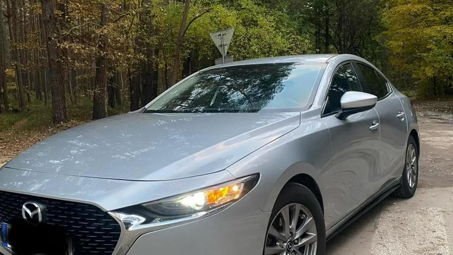 MAZDA 3 -