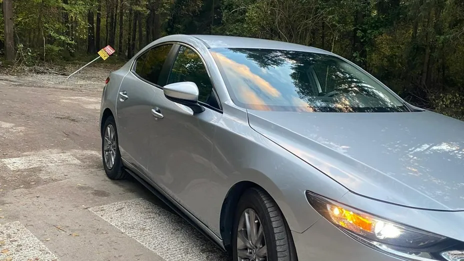 MAZDA 3 -