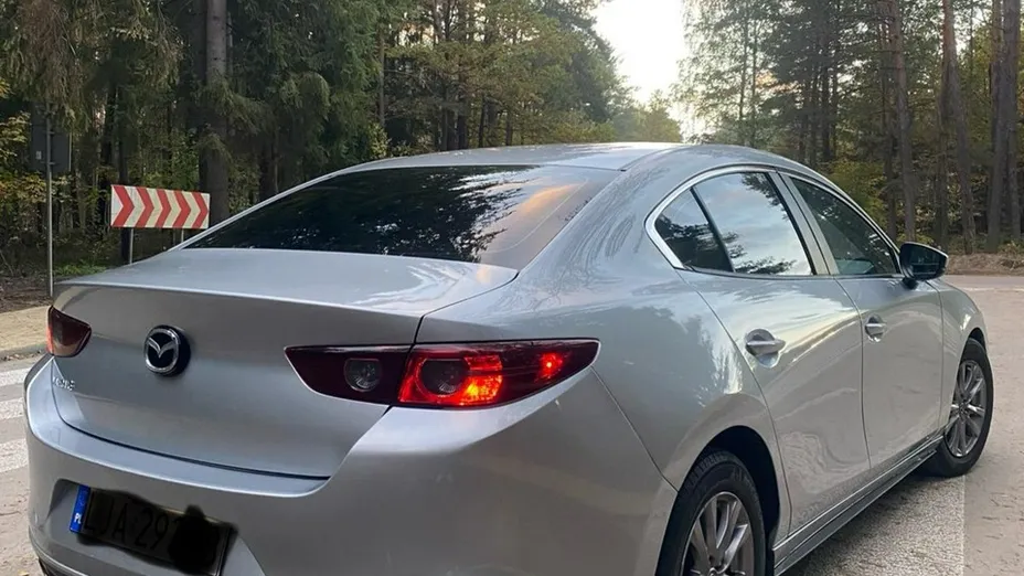 MAZDA 3 -