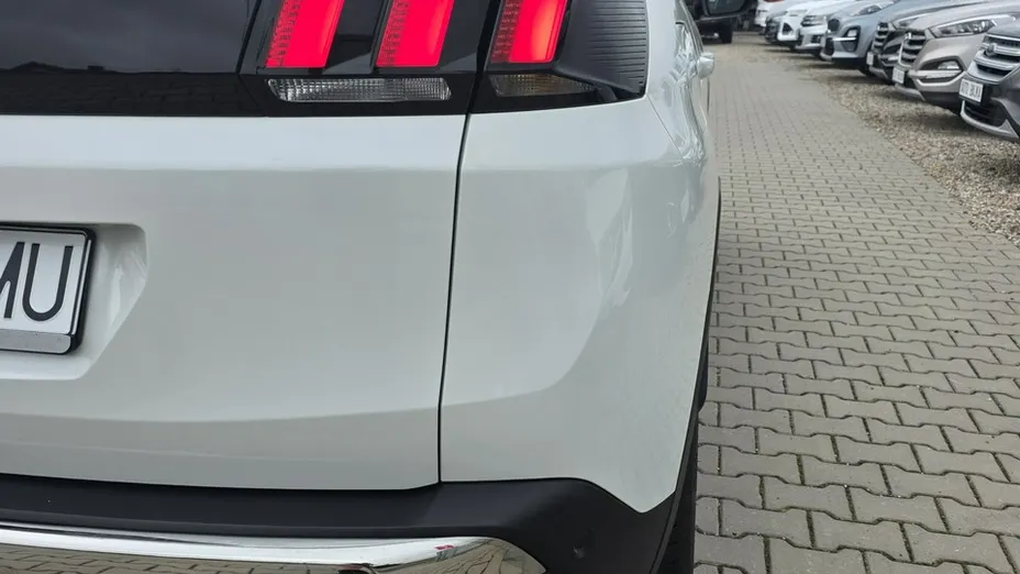PEUGEOT 3008 -