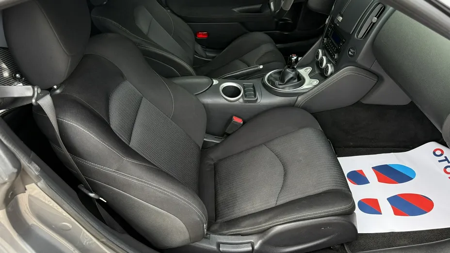NISSAN 370 Z -