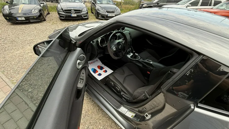 NISSAN 370 Z -