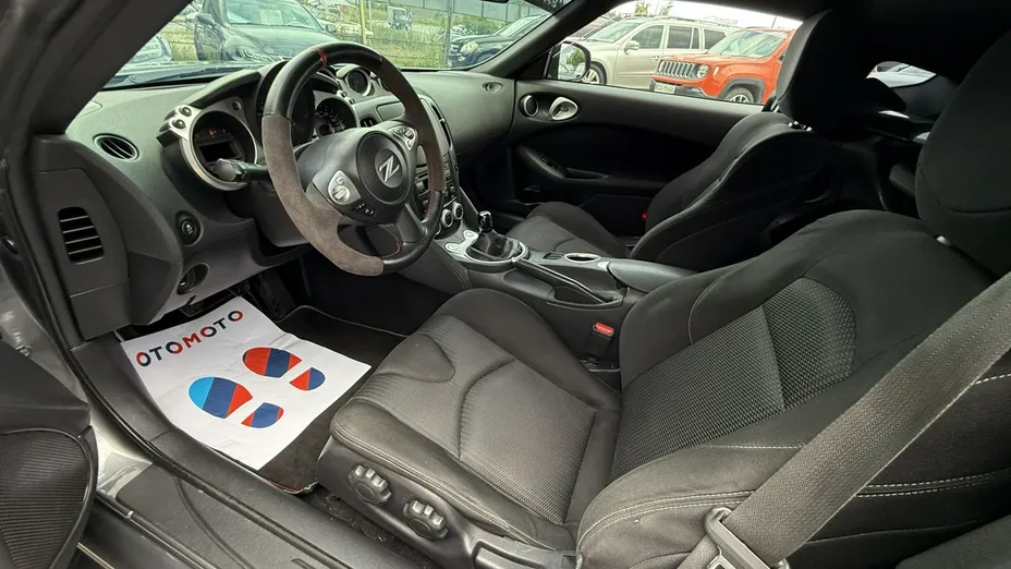 NISSAN 370 Z -