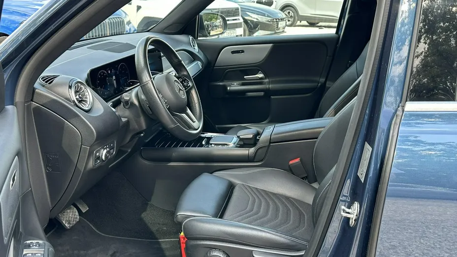MERCEDES-BENZ GLB -