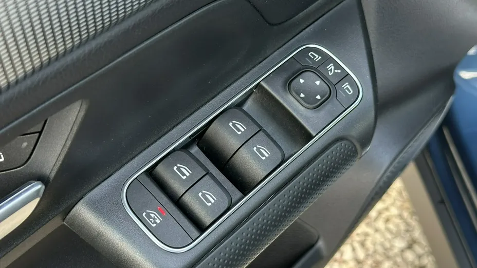 MERCEDES-BENZ GLB -