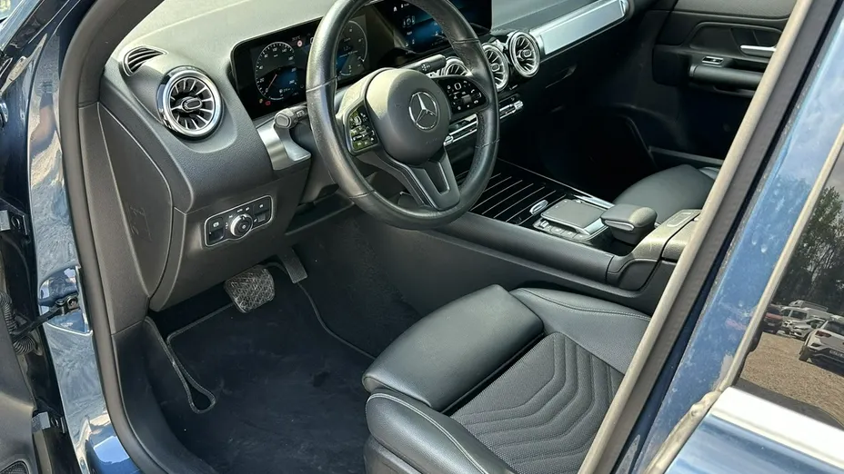 MERCEDES-BENZ GLB -