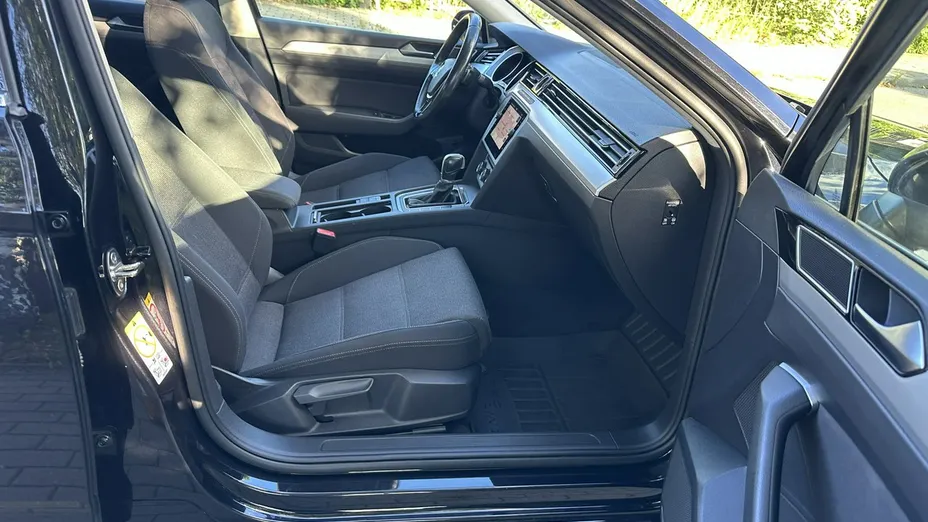 VOLKSWAGEN Passat -