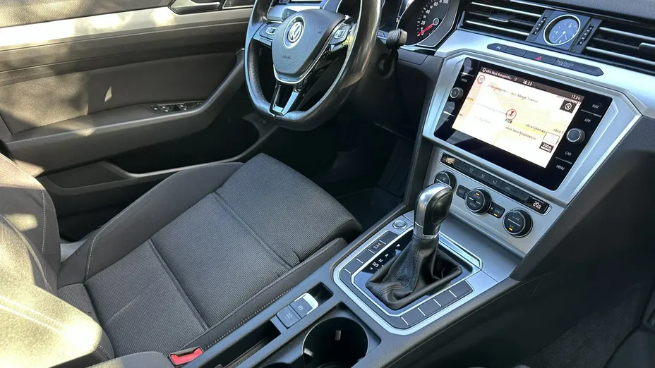 VOLKSWAGEN Passat -