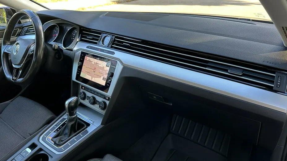 VOLKSWAGEN Passat -