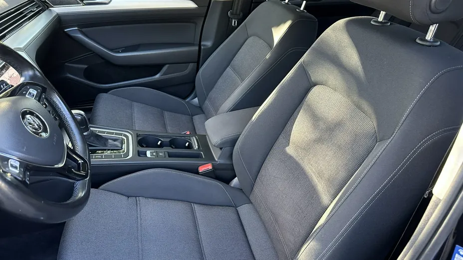 VOLKSWAGEN Passat -