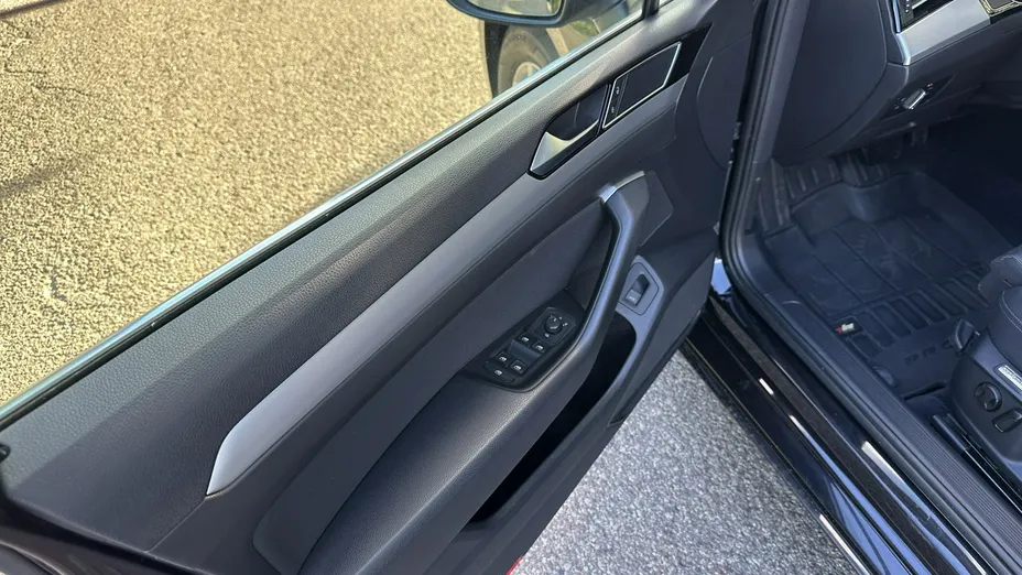 VOLKSWAGEN Passat -